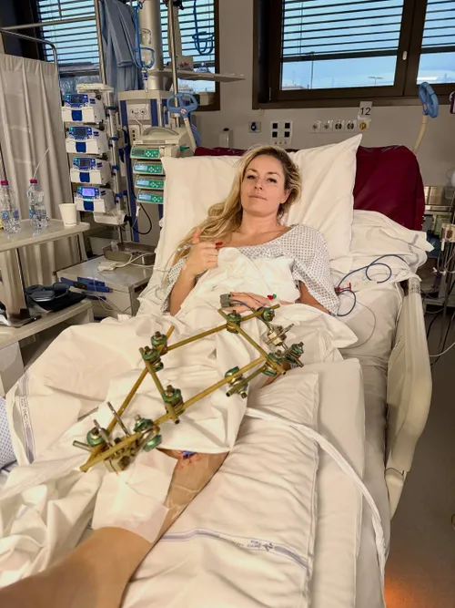 Lindsey Vonn, pe patul de spital, la Treviso Foto: Instagram