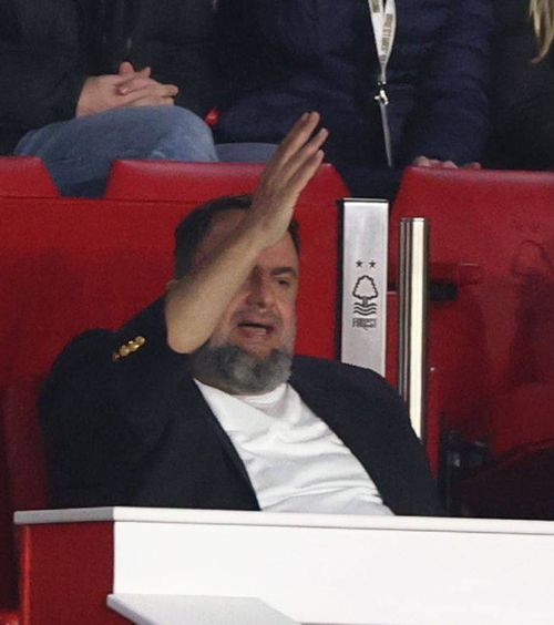 Devoratorul de antrenori    Furiosul patron al lui Nottingham  a dat afară trei în 5 luni. Vrea un nume care a rezistat  o jumătate de an cu el!