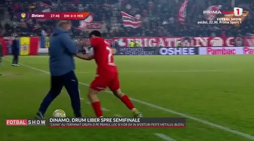 Dorinel Munteanu, conflict cu Danny Armstrong în meciul Dinamo - Hermannstadt 2-0. Foto: Captură, Prima Sport