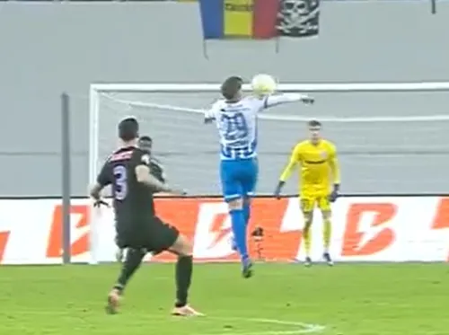Preluarea lui Luca Băsceanu, înainte de golul al doilea al Craiovei: Foto: captură/Prima Sport