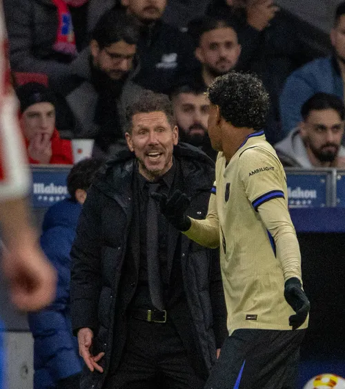 L-a ridiculizat pe Yamal?    FOTO.  Gestul controversat făcut de   Diego Simeone  în umilința Barcelonei de la Madrid