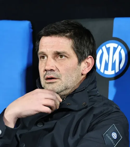 Chivu, pus la zid    Ambrosini și Del Piero  l-au criticat pe antrenorul lui Inter pentru reacția sa: „Putea să spună că arbitrul a greșit. Nu s-ar fi schimbat nimic”