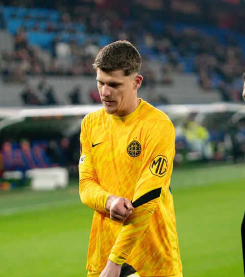Cum se poartă Târnovanu    Detalii din vestiarul lui FCSB,  după ce goalkeeperul a devenit rezerva unui puști de 18 ani