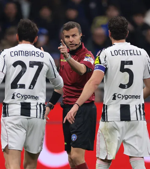 Poliția i-a cerut să nu iasă din casă!  Arbitrul care a gafat în Inter - Juventus 3-2, ținta amenințărilor cu moartea:   „Te înjunghiem pe stradă!”