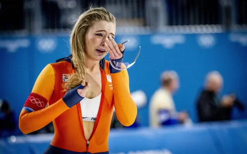 Gest de un milion de dolari!    FOTO:    Jutta Leerdam,  lovitură financiară după aurul de la JO de Iarnă! Ce a făcut imediat după ce a doborât recordul olimpic