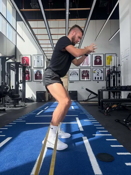 George Pușcaș se menține în formă. Foto: Instagram/@puski96