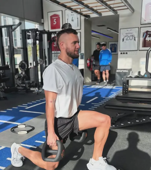 Se pregătește pentru Dinamo     FOTO.    George Pușcaș  muncește din greu înainte să ajungă în tabăra „câinilor”