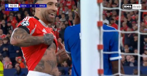 Otamendi i-a arătat lui Vinicius tatuajele sale. Foto: captură X/@_Futbolero_