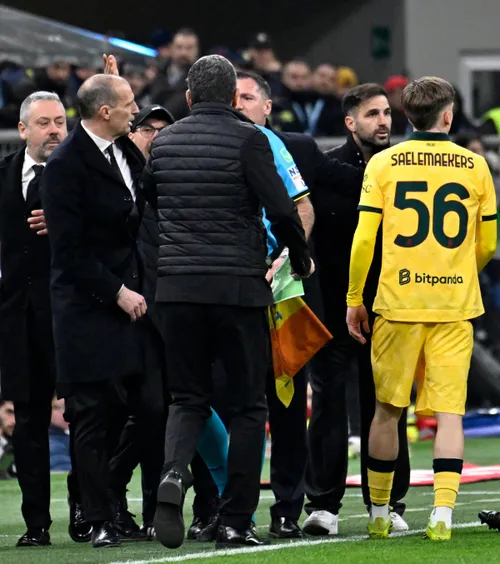 Allegri și Fabregas, scandal după meci     FOTO.  Conflict aprins în Serie A: „E cum a spus Chivu”. Replica a venit rapid:   „Un idiot! Voi intra prin alunecare”