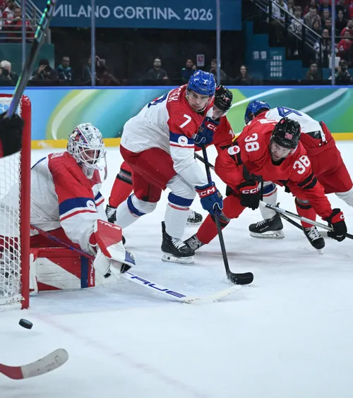 Controversă la Jocurile Olimpice    FOTO.  Golul a fost validat, deși echipa avea   trei jucători în plus  pe teren! De ce nu s-a lăsat cu scandal