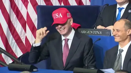 Gianni Infantino a purtat o șapcă roșie la la Consiliul pentru Pace al lui Donald Trump. Foto: „X”, @RapidResponse47