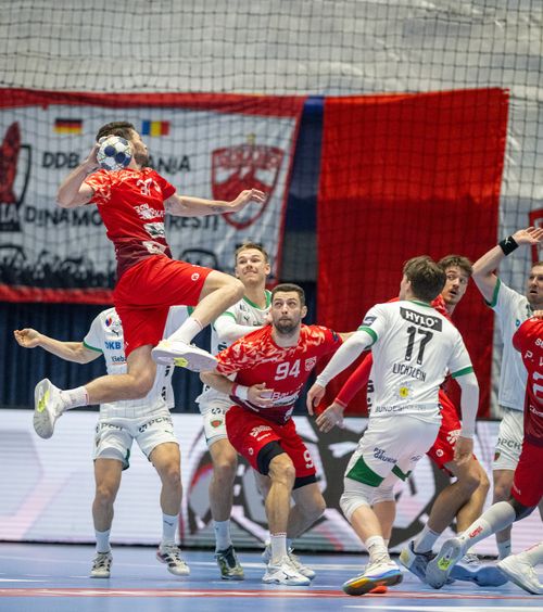 Dinamo - Fuchse Berlin 21-27  După o primă repriză excelentă, „dulăii” au înregistrat   un nou eșec  în Liga Campionilor
