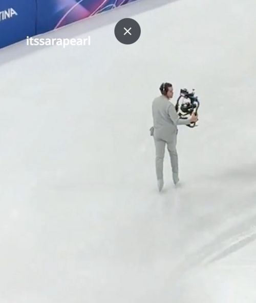 Cameramanul Jordan Cowan a devenit celebru pentru modul inedit de a filma concurenții de la JO. Foto: captură X/@elespanolcom