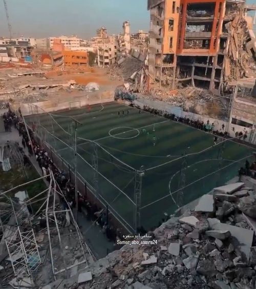 Imagini impresionante   A revenit fotbalul în Gaza,   printre dărâmături:  „Mulți coechipieri au fost uciși sau răniți. Bucuria e incompletă”