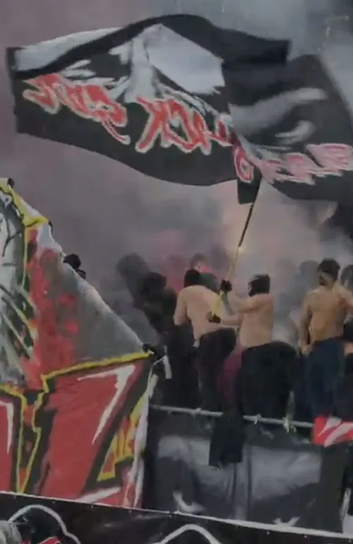 Rasism pe Arenă  Ultrașii lui Dinamo au strigat repetat spre Rapid înaintea jocului:   „La țigani, m… la țigani”