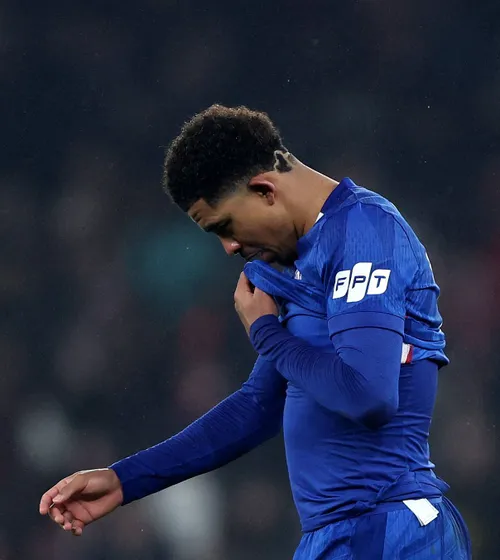 „Ar trebui să fii închis la zoo!”  Scandal rasist și în Premier League. Doi adversari, abuzați după   Chelsea - Burnley. Insulte oribile