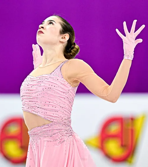 „Nu mi se oferă nicio șansă”  Campioana națională a României la patinaj artistic, Ana Beșchea, spune că   s-ar putea lăsa de sport  din cauza lipsei infrastructurii