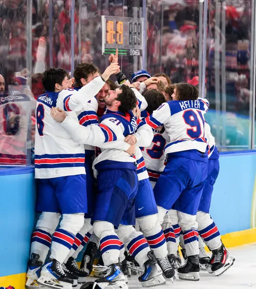 SUA, gol de aur olimpic  Americanii sunt campionii Jocurilor la hochei după 46 de ani. Fantastică finală,   2-1 contra rivalei Canada. Cui i-au dedicat titlul!