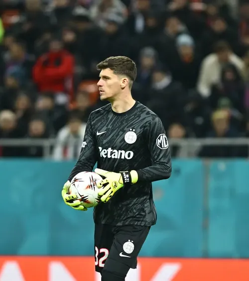 Ce se întâmplă cu Târnovanu  Antrenorul FCSB-ului mizează în continuare pe   Matei Popa  în locul portarului naționalei: „Este out”