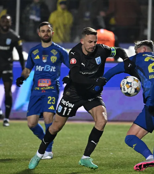 „Cei de la VAR au venit mai târziu”   Nicușor Bancu,   ironii  la adresa arbitrajului, după meciul cu Unirea Slobozia: „E ceva incredibil!”