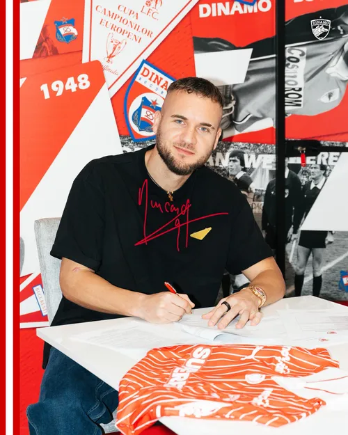George Pușcaș a semnat cu Dinamo. FOTO FB Dinamo  (1).jpg