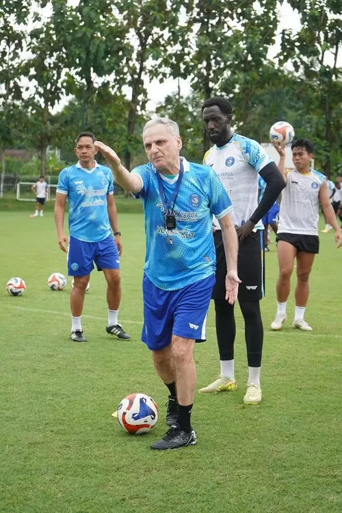 Antrenorul Mihai Marian (foto: PSBS Biak)