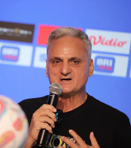 Antrenor în paradis    Fostul director tehnic de la FCSB și FRF  pregătește o echipă din insulele Indoneziei