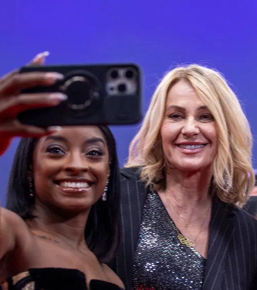 „Întruchiparea perfecțiunii”  Nadia Comăneci, la   50 de ani de la 10-le perfect.  Ce spune ea acum. Ce crede Simone Biles despre Nadia