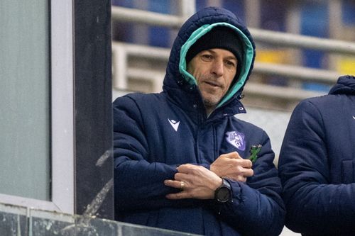 Dinamo - FC Argeș. Bogdan Andone, surprins în tribune cu un crucifix în timpul meciului (2).jpg