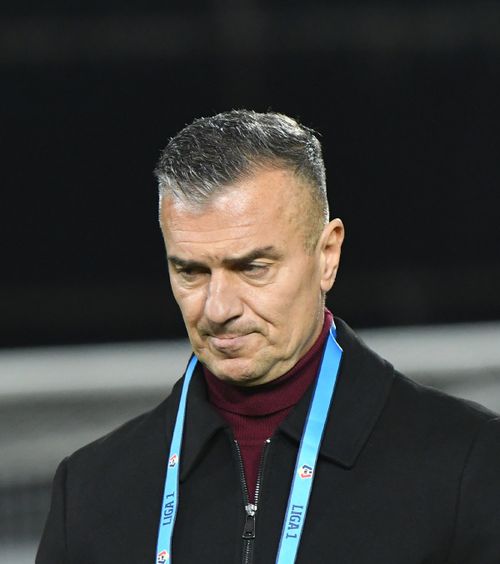 Pancu, reacție pe Instagram    Ce a postat  antrenorul de la CFR după analiza lui Vassaras: „Îi pot cataloga pe unii drept «hoți», pentru că fură cu arbitrii”