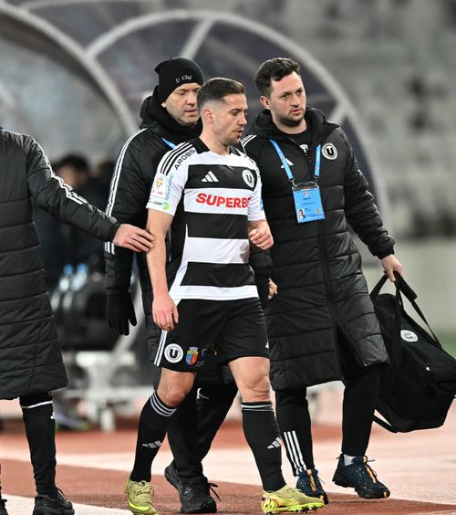 Probleme înainte de barajul cu Turcia     FOTO:   Alex Chipciu a ieșit   accidentat  în partida cu Hermannstadt din Cupă » Ce soluții are Lucescu