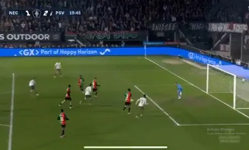 Golul lui Dennis Man în NEC - PSV / foto: capturi X/Inside1913 | PSV Eindhoven