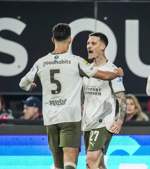 Dennis Man, de neoprit    FOTO:  Atacantul român a marcat din nou pentru PSV.   Patru goluri  în ultimele 5 apariții!