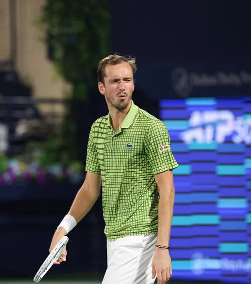 „Ca într-un film de la Hollywood”  Daniil Medvedev a fugit cu mașina de   rachetele lansate de Iran.  Motivul pentru care a fost nevoit să treacă de două ori aceeași graniță