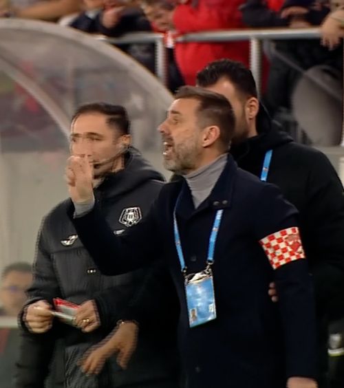 Kopic, criză de nervi    FOTO.  Antrenorul lui Dinamo   a răbufnit  în meciul cu Metalul, iar „centralul” a reacționat imediat » Ce s-a întâmplat