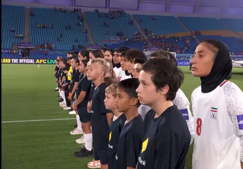 Momentul când jucătoarele Iranului nu au cântat imnul în meciul cu Coreea de Sud. Foto: captură X/@Tarikh_Eran
