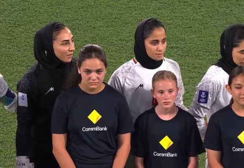 Momentul când jucătoarele Iranului nu au cântat imnul în meciul cu Coreea de Sud. Foto: captură X/@Tarikh_Eran