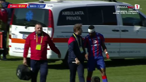 Paul Moussinga și Nicolae Păun s-au ciocnit în timpul meciului Bihor - Sepsi. Foto: Captură Prima Sport