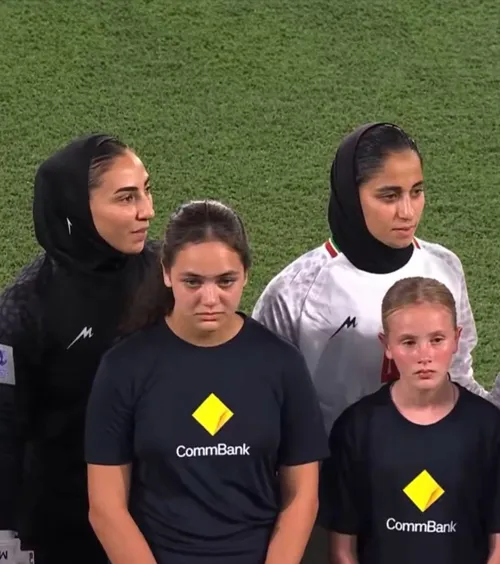 „Cine protestează suferă consecințe”  Îngrijorare cu privire la siguranța fotbalistelor din Iran:   „Sunt ținute ostatice!  Le însoțesc chiar și la toalete”