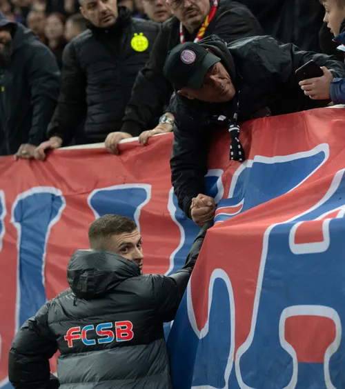 Schimbare de atitudine    VIDEO+FOTO   Mesajul suporterilor de la FCSB, după ratarea play-off-ului și eșecul cu U Cluj +   Cum a fost surprins Tănase