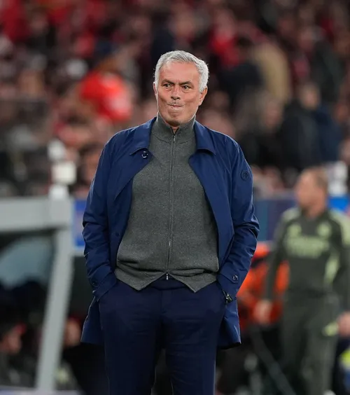 „Sunt mai buni decât mine”   Jose Mourinho,   răspuns ironic   înainte de derby-ul cu „dragonii” lui Farioli