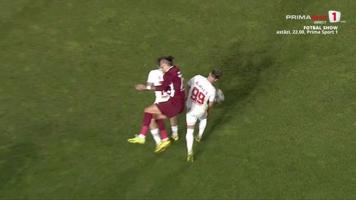 CFR Cluj - Dinamo. Kopic a protestat după ce Muhar l-a umplut de sânge pe Armstrong. Capturi Prima Sport (4).jpg