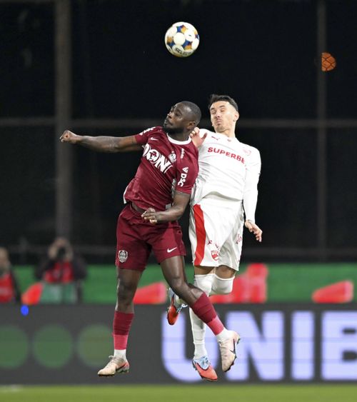 CFR - Dinamo 2-0  Dramatism în ultimul meci din sezonul regulat!   Cîrjan a ratat un penalty,  roș-albii sunt la al treilea eșec consecutiv. Clujenii continuă seria fabuloasă