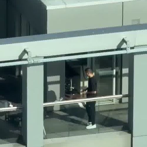 Rodri, în timp ce își folosește drona Foto: TikTok, @jxx