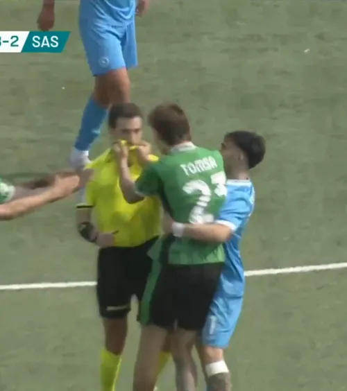 Suspendare record!   Internaționalul român   nu va mai putea juca tot anul  la echipa de club, după ce a sărit la arbitru