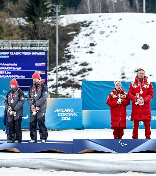Le-au întors spatele rușilor    FOTO.  Schiorii germani   au protestat pe podium  la Jocurile Paralimpice de iarnă: „O rușine totală”