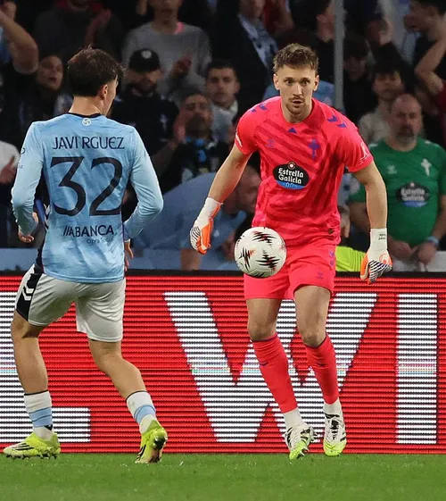 Gafa care i-a stricat jocul lui Radu!    FOTO.   Portarul a fost MVP la Celta 87 de minute cu Lyon.   Dar a greșit la final. Ne temem cu Turcia!