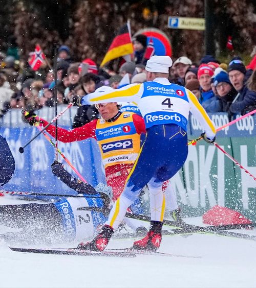 S-a lovit la cap!    FOTO+VIDEO.  Johannes Klaebo,   accident extrem  în cursă. A ajuns la spital » A câștigat 6 medalii de aur la JO 2026