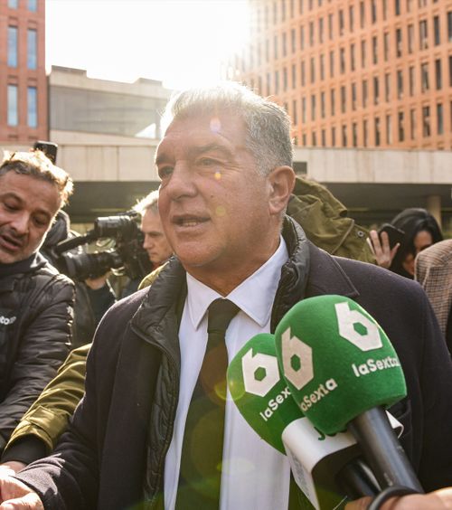 „Mincinos” vs. „Escroc”  Tensiune între Laporta și Font la ultima dezbatere înainte de   alegerile pentru președinția Barcelonei