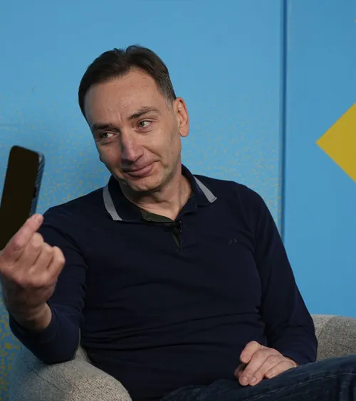 „Mi-au pus carne în ghiozdan”    Radu Naum  povestește un episod amuzant: cum au încercat oficialii unui club din România să-l mituiască